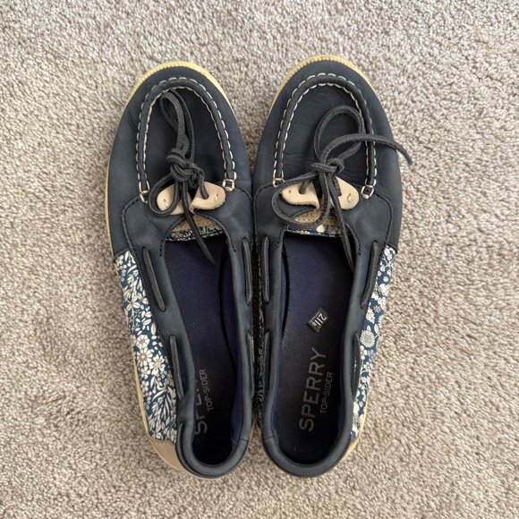 Womans Sperry Flats - Picture 1 of 3